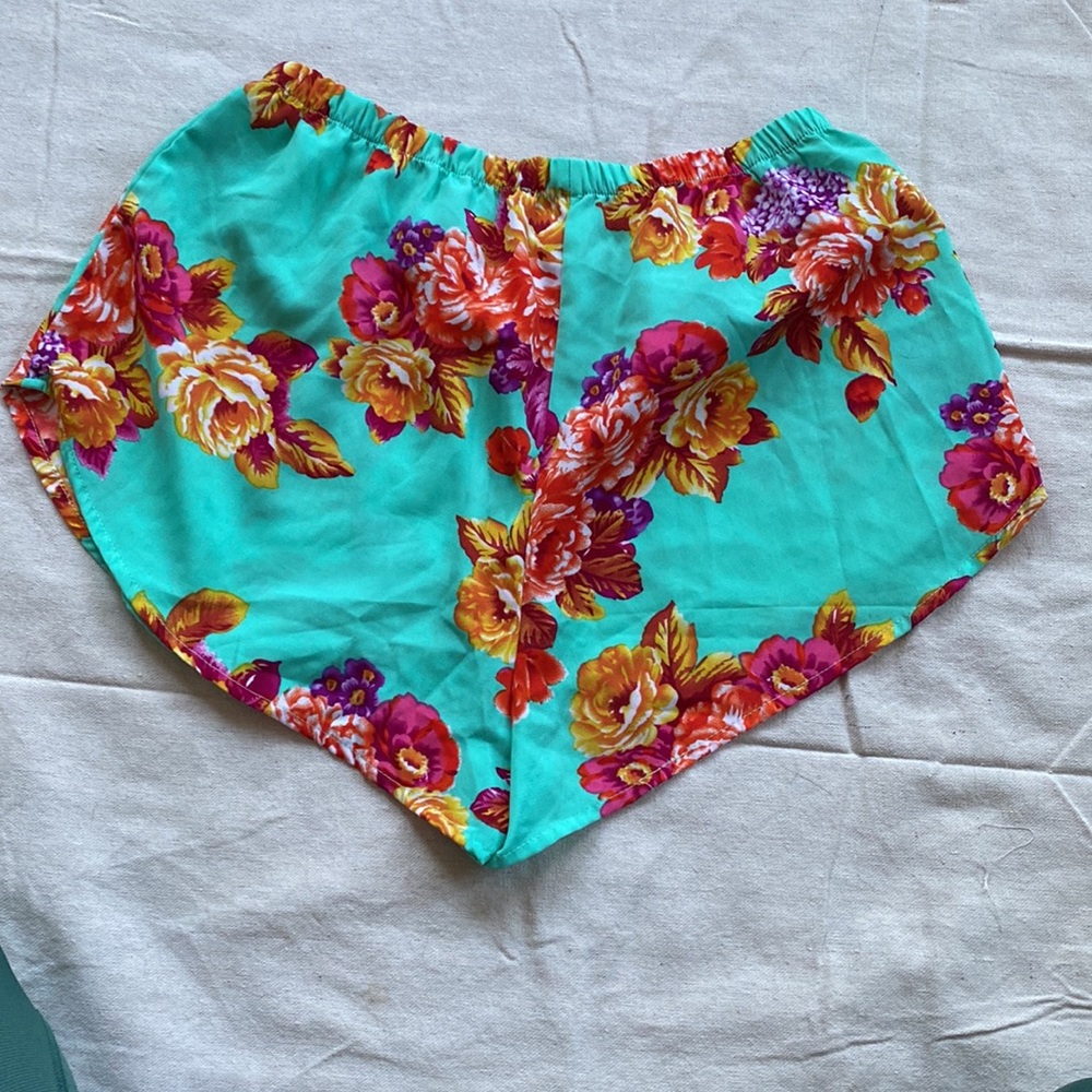 Shorts - Picture 2 of 3
